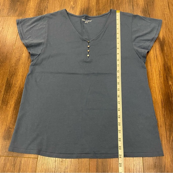 Blue flutter sleeve tee shirt size medium cotton blend metallic buttons - Picture 7 of 8